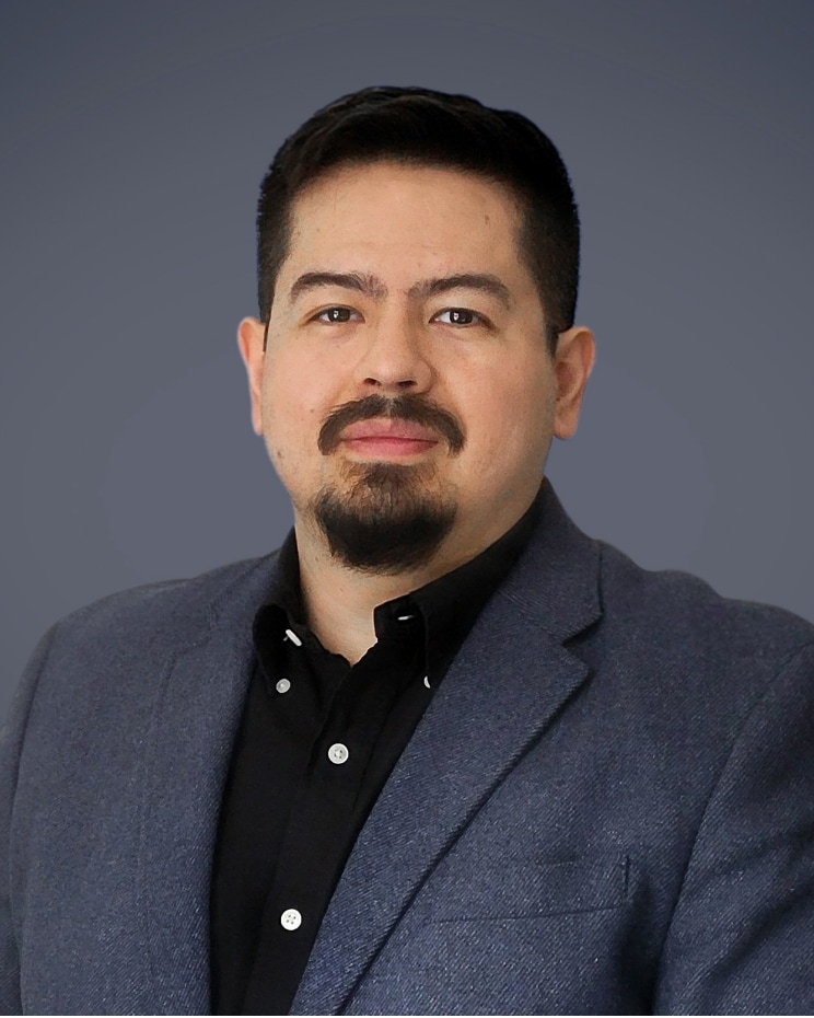 luis vargas headshot bio page